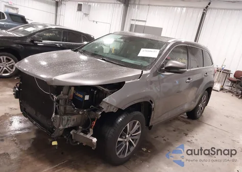 2018 Toyota Highlander Xle z USA, uszkodzony, nr VIN 5TDJZRFH2JS528116